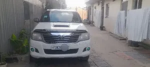 Toyota Hilux 2012 White