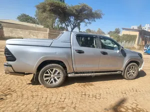 Toyota Hilux Revo Double Cab Deisel 2.4 AWD 2017 Silver