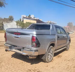 Toyota Hilux Revo Double Cab Deisel 2.4 AWD 2017 Silver