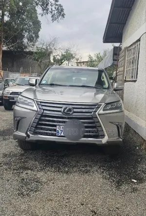 Lexus LX 2016 Silver