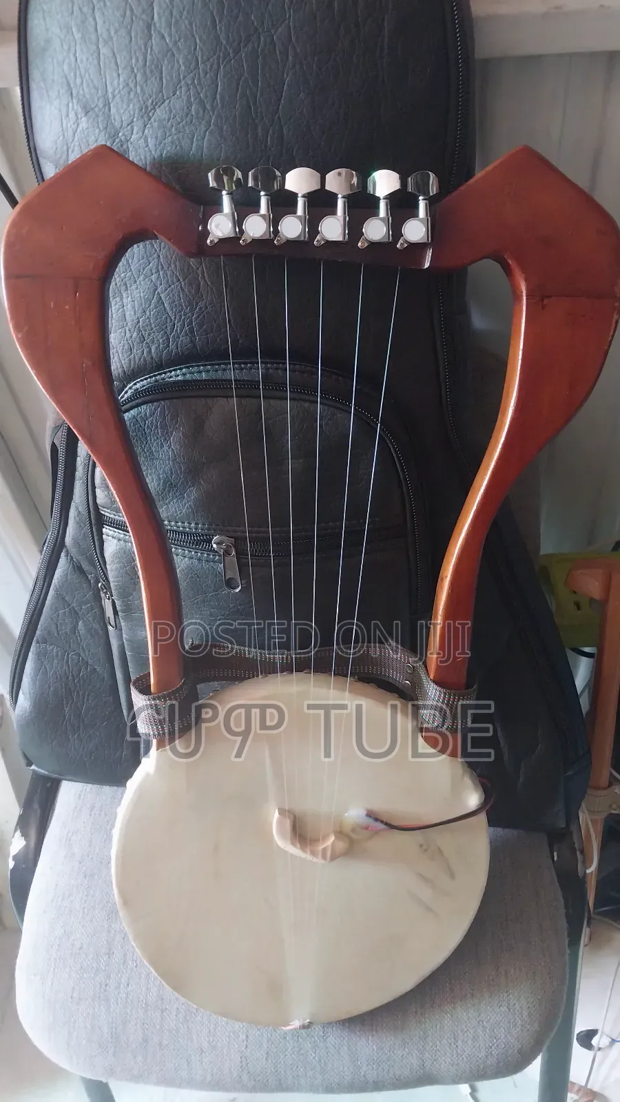 Electrical ክራሮች እና በገናዎች