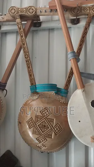 Electrical ክራሮች እና በገናዎች