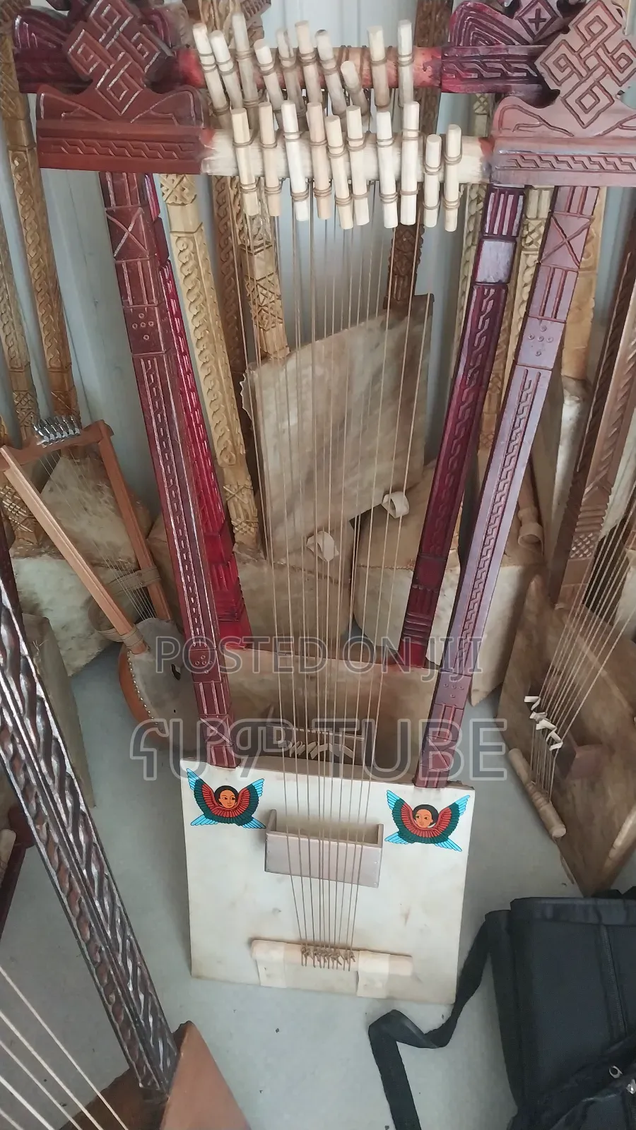 Electrical ክራሮች እና በገናዎች