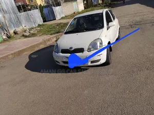 Photo - Toyota Vitz 2004 White