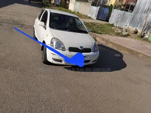 Toyota Vitz 2004 White