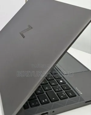 New Laptop HP ZBook Firefly G8 16GB Intel Core I7 SSD 1T