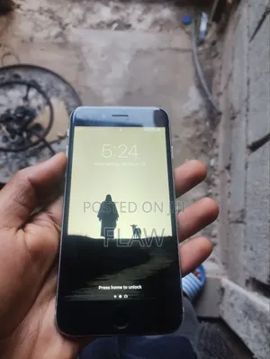 Photo - Apple iPhone 6 64 GB Silver