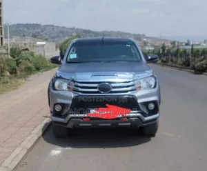 Photo - Toyota Hilux 2019 Silver