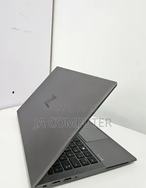 New Laptop HP ZBook Firefly G8 16GB Intel Core I7 SSD 1T