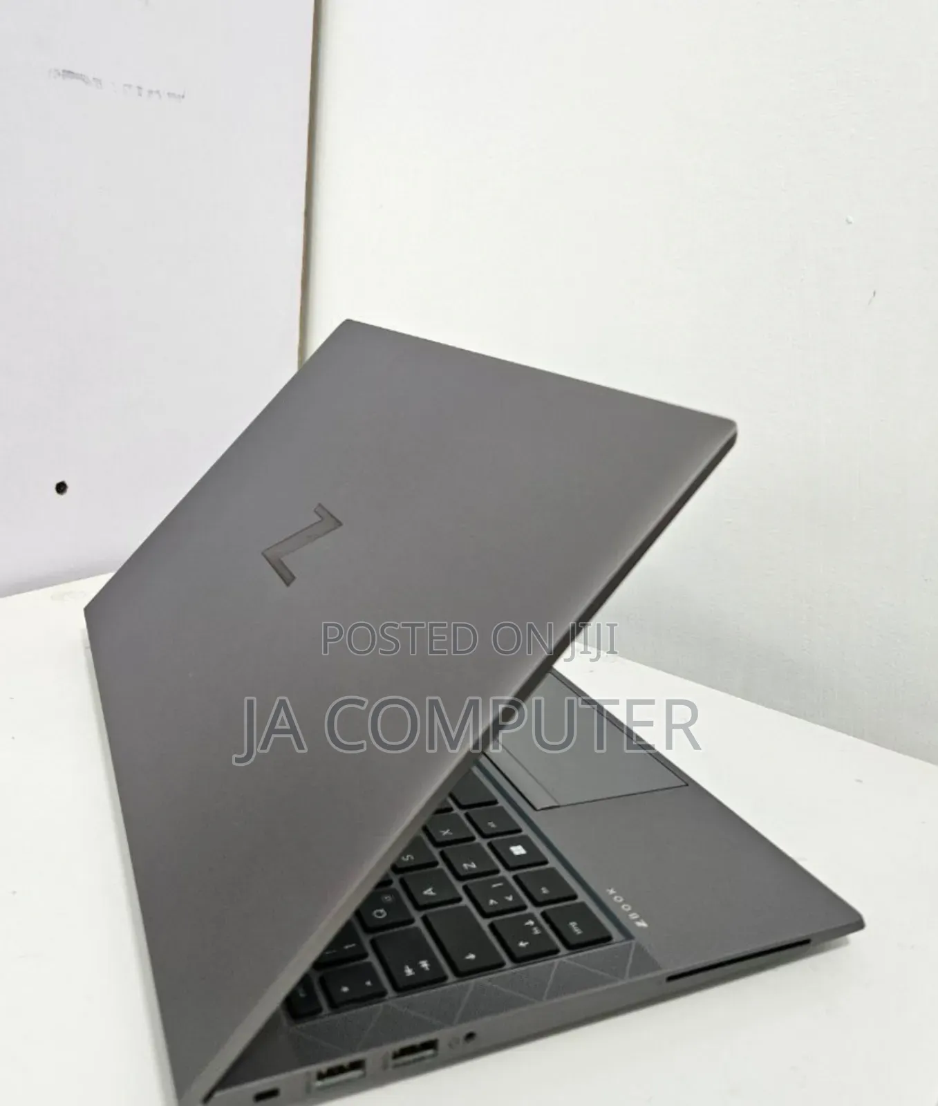 New Laptop HP ZBook Firefly G8 16GB Intel Core I7 SSD 1T