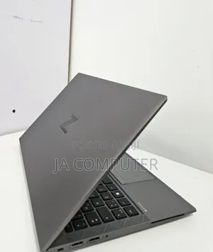 New Laptop HP ZBook Firefly G8 16GB Intel Core I7 SSD 1T