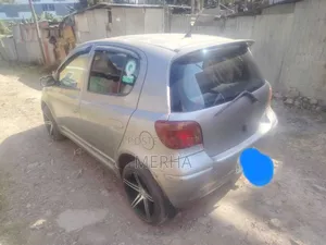 Photo - Toyota Vitz 1.3 FWD 5dr 2004 Silver