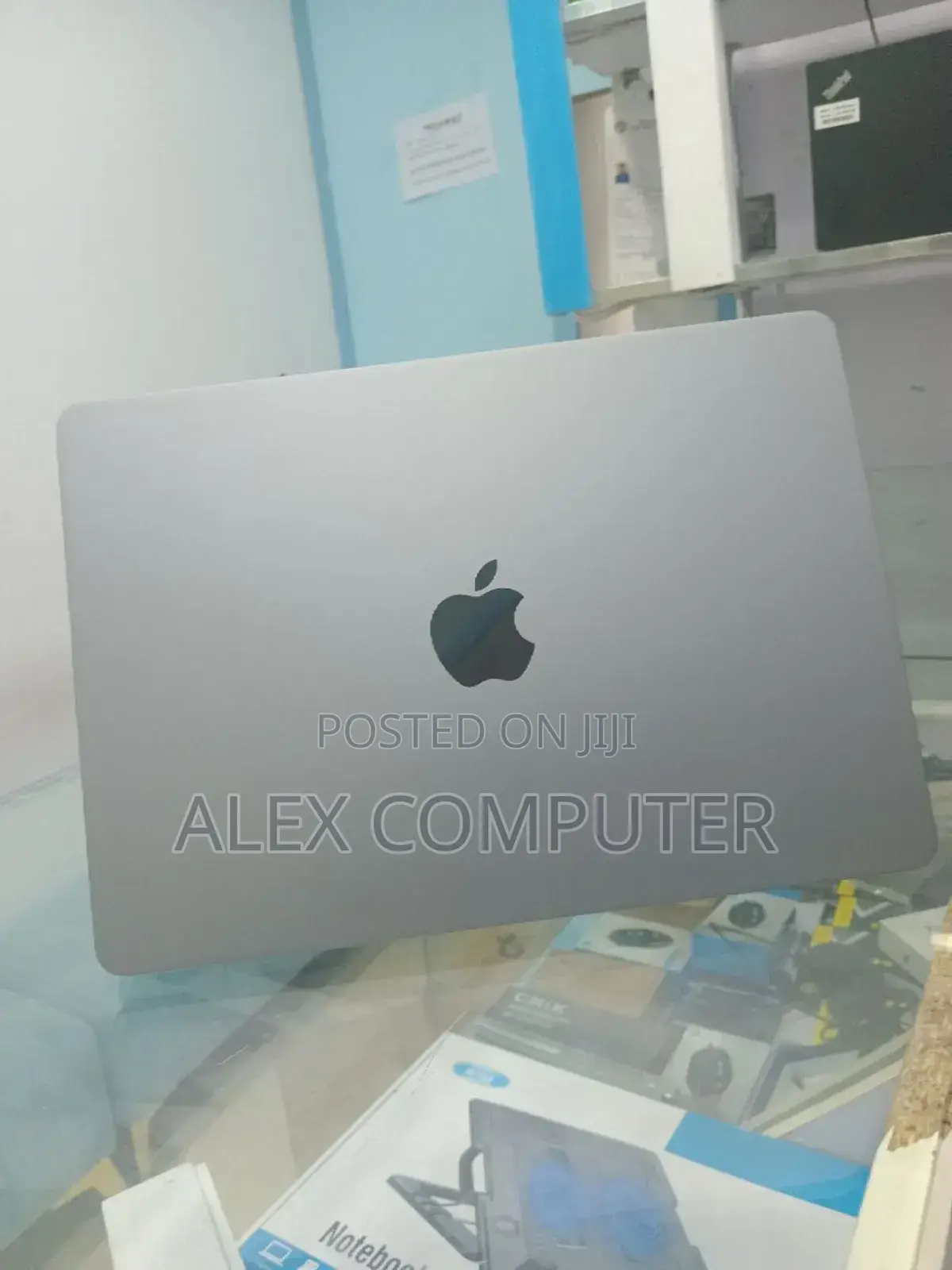 New Laptop Apple MacBook Air 2023 M2 8GB Apple M2 SSD 256GB