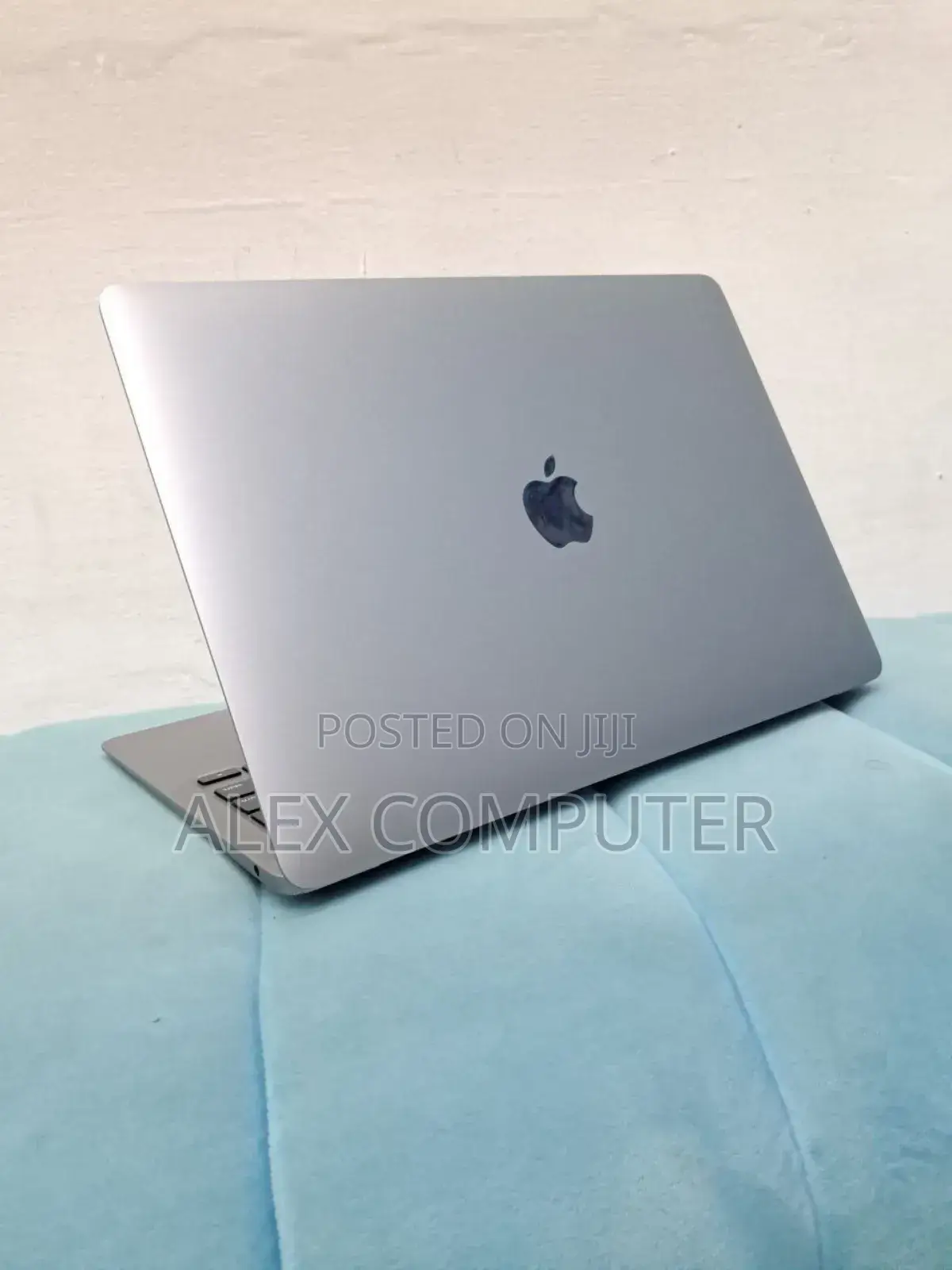 New Laptop Apple MacBook Air 2023 M2 8GB Apple M2 SSD 256GB