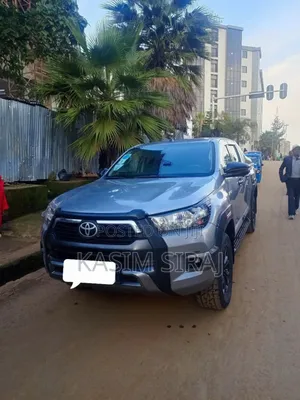 Photo - Toyota Hilux Revo Double Cab Deisel 2.4 AWD 2021 Silver