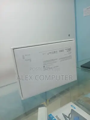 New Laptop Apple MacBook Air 2025 M4 13-Inch 16GB Apple M4 SSD 256GB