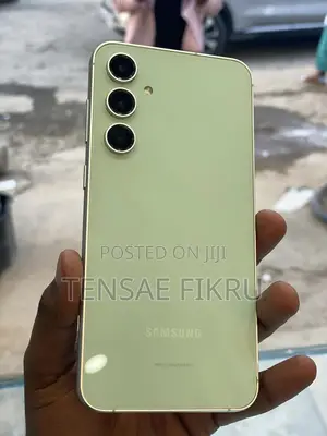 Photo - New Samsung Galaxy F16 128 GB Green