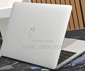 New Laptop Apple MacBook Pro 2022 M2 8GB Apple M2 SSD 256GB