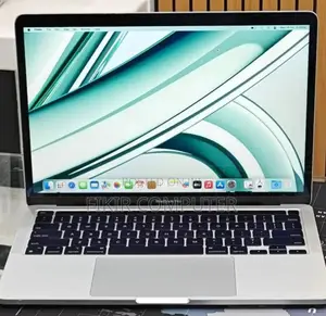 Photo - New Laptop Apple MacBook Pro 2022 M2 8GB Apple M2 SSD 256GB