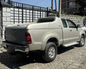 Toyota Hilux 2012 Gold