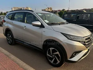 Toyota Rush 2023 Silver