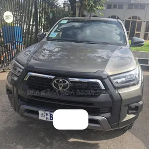Photo - Toyota Hilux 2021