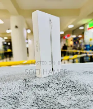 Photo - New Apple iPhone 17 256 GB Gold