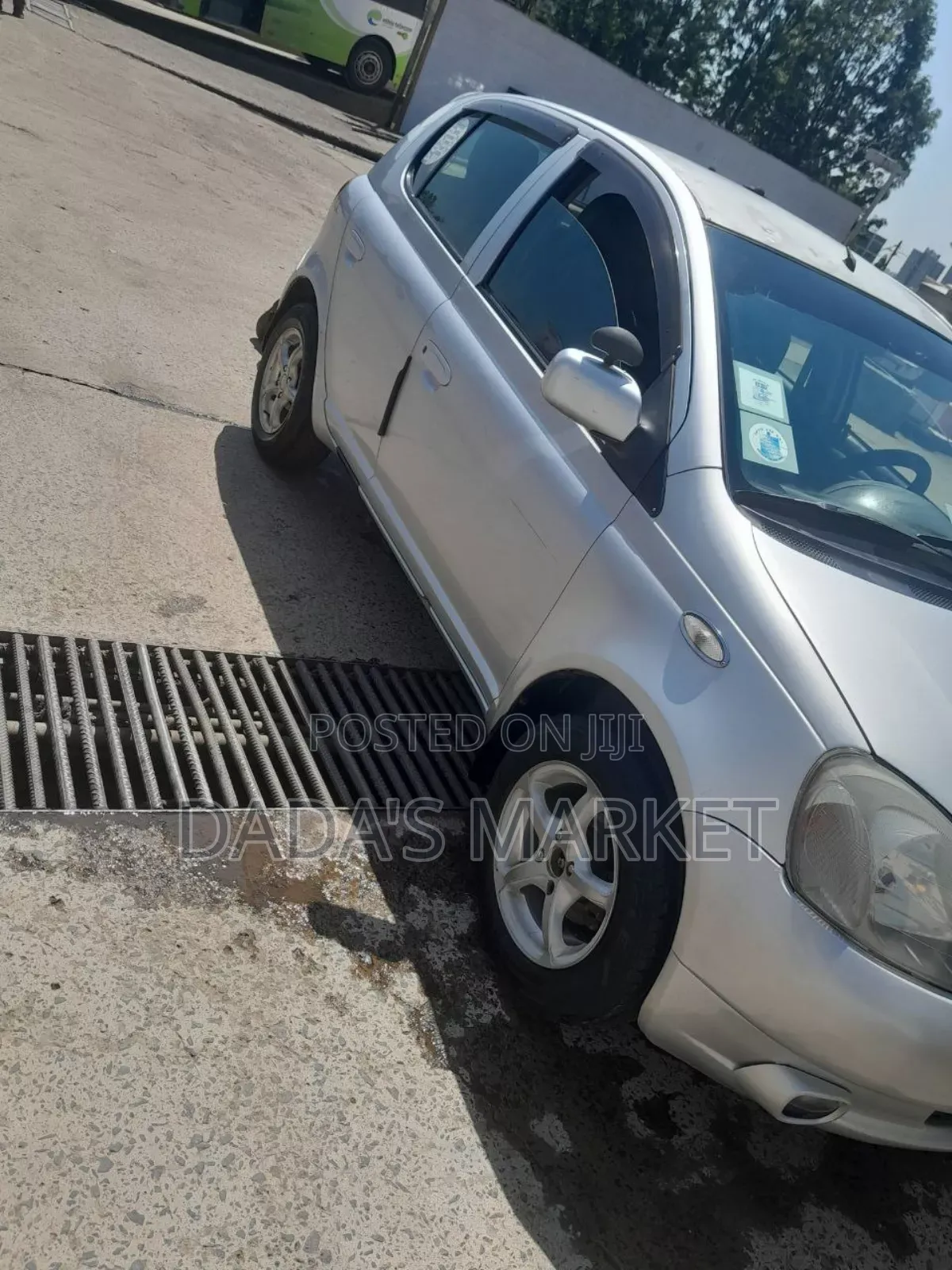 Toyota Vitz 2001 Silver
