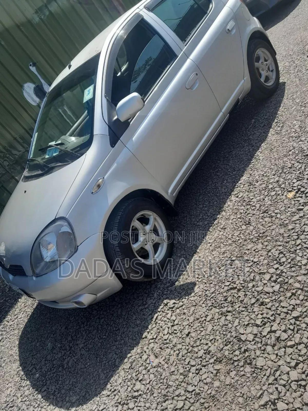 Toyota Vitz 2001 Silver