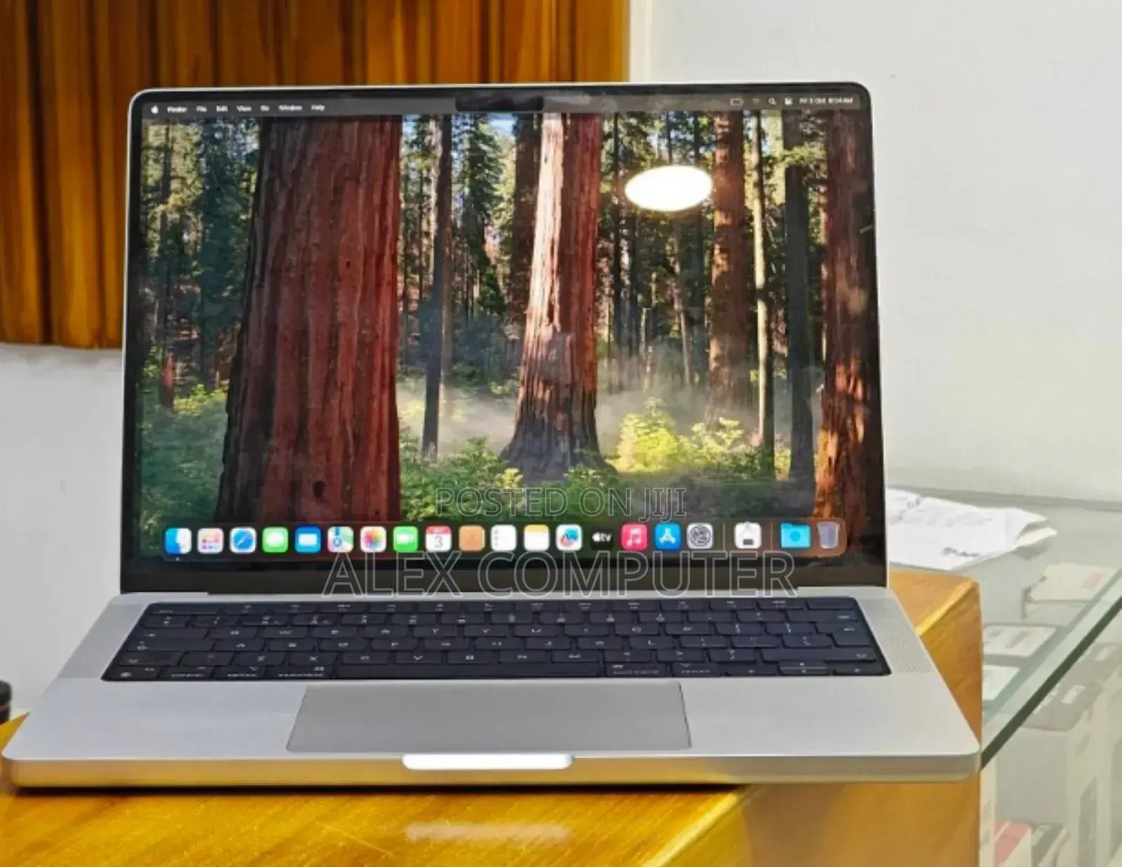 New Laptop Apple MacBook Pro M1 16GB Apple M1 Pro SSD 1T