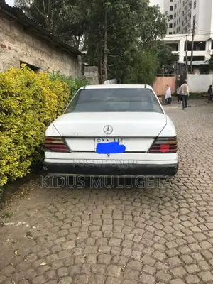 Mercedes-Benz 230E 1985 White