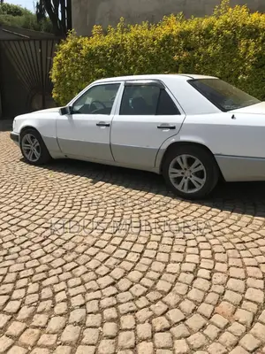 Mercedes-Benz 230E 1985 White