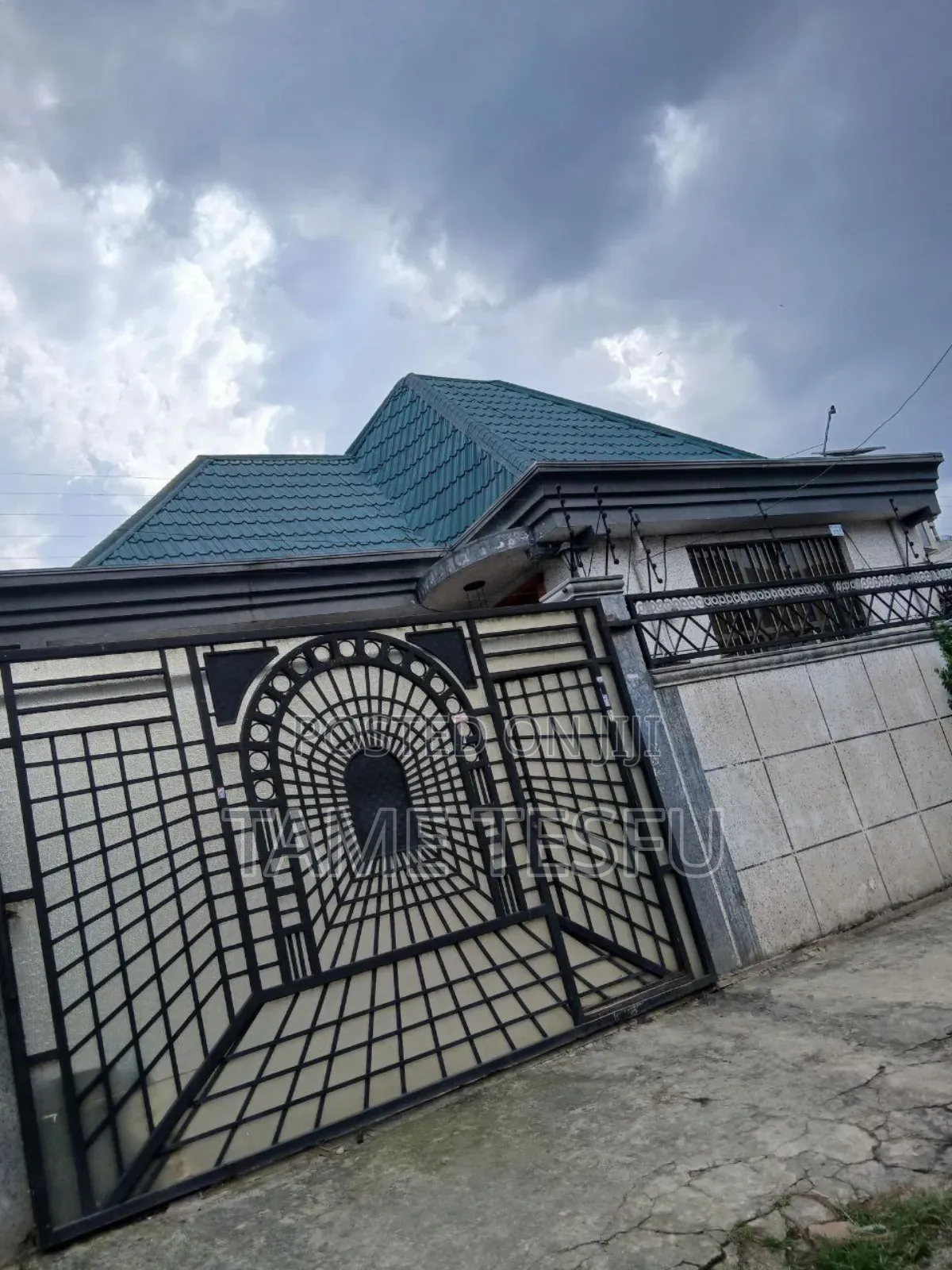 Furnished 3bdrm House in ጎሮ, Bole for sale