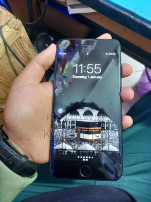 Photo - Apple iPhone 7 Plus 128 GB Black