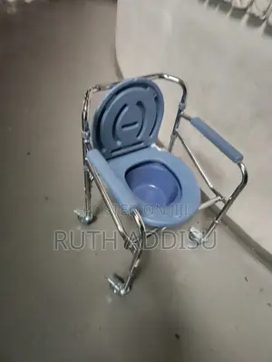 Photo - Commode Shower Chair Medical Four Wheels Wheelchair轟動wheelchair Popo