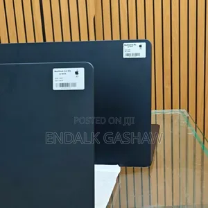 New Laptop Apple MacBook Air 2024 M3 13-Inch 16GB Apple M3 SSD 512GB