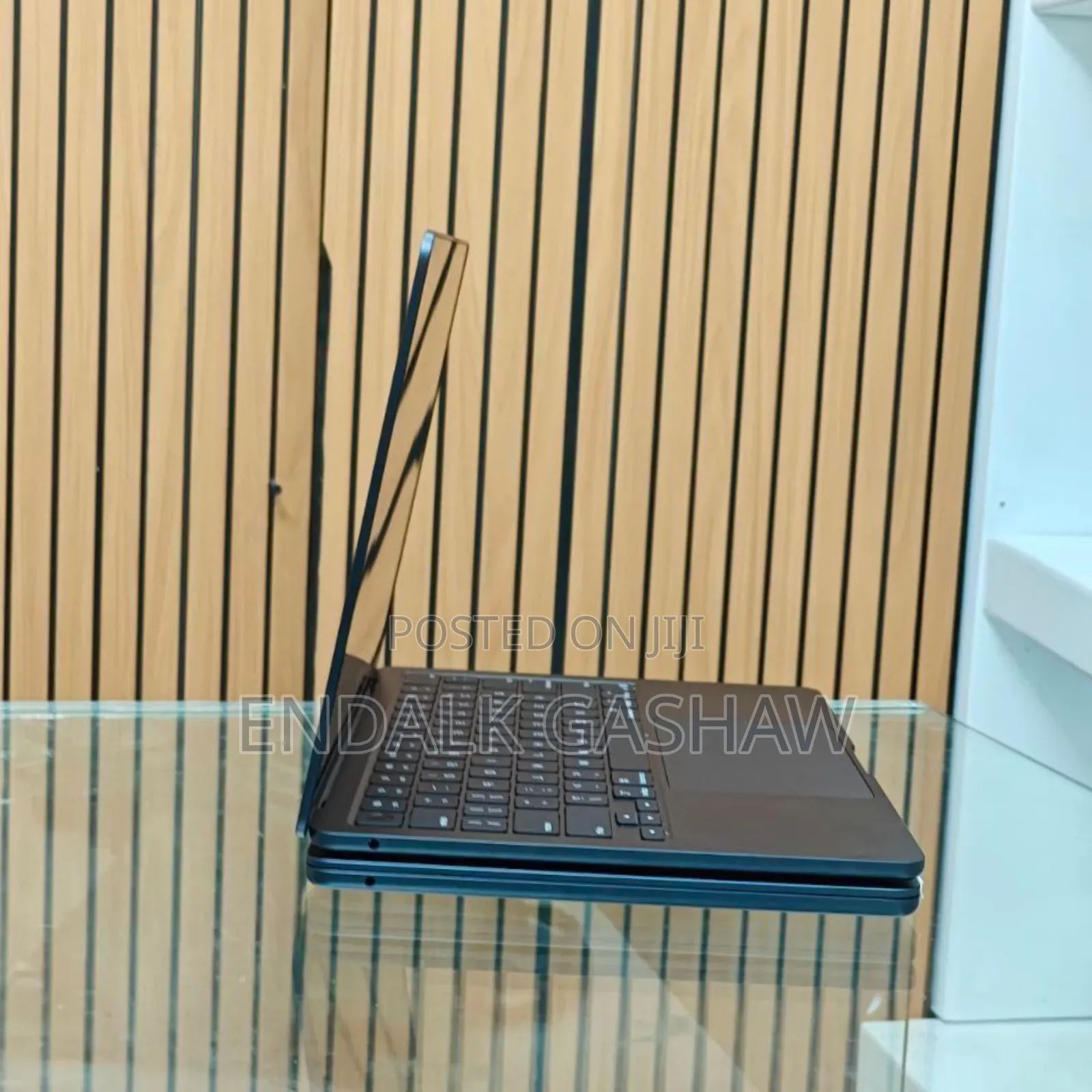 New Laptop Apple MacBook Air 2024 M3 13-Inch 16GB Apple M3 SSD 256GB