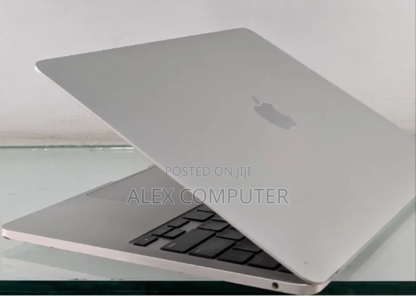 New Laptop Apple MacBook Pro 2022 M2 8GB Apple M2 SSD 256GB