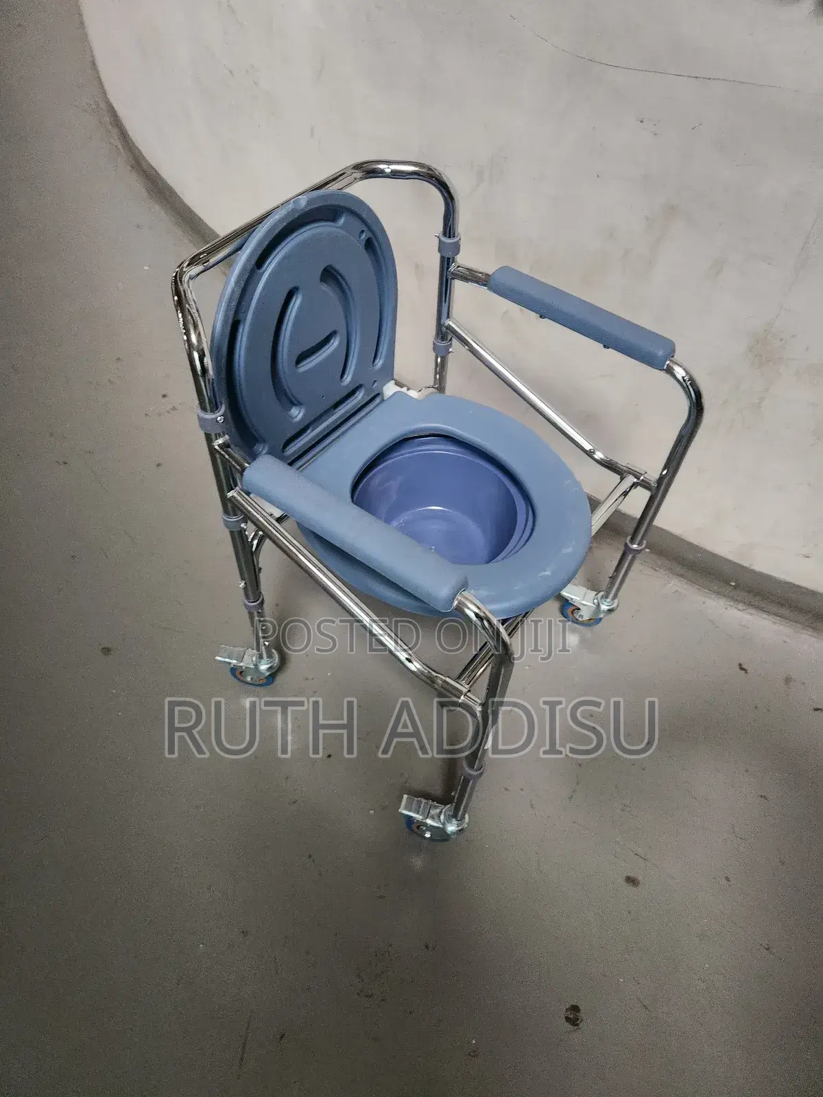 Commode Four Wheels Wheelchair麻豆toilet Wheelchair奔波commode Wheelchair