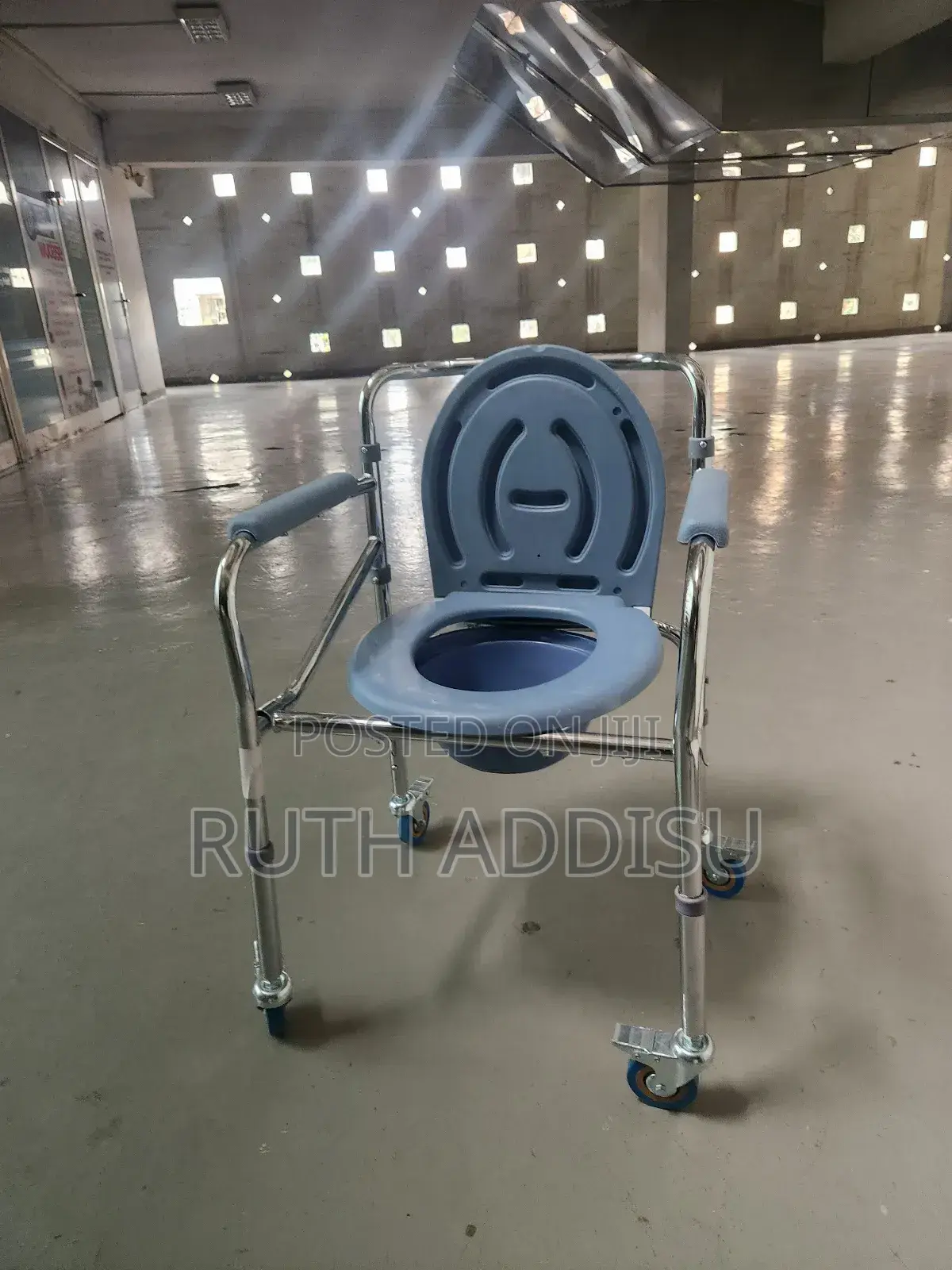 With Wheels Toilet and Shower Wheelchair轟出commode Wheelchair Medical