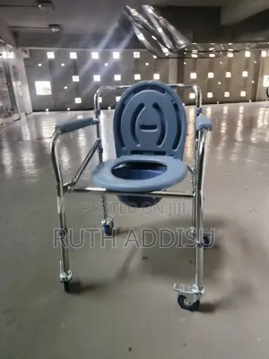 Photo - Wheelchair輕鬆commode Wheelchair考慮wheelchair廟宇wheelchair建築wheelchair New