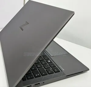 New Laptop HP ZBook Firefly G8 16GB Intel Core I7 SSD 1T