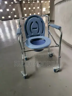 Photo - Commode Wheelchair轟炸toilet Wheelchair輕微brand New Commode Wheelchair