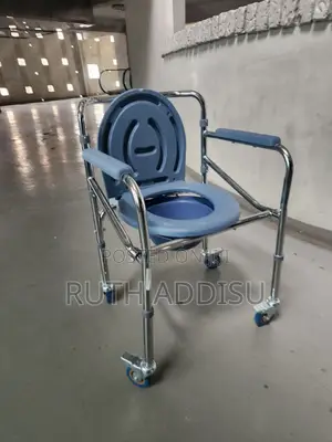 Photo - Commode Wheelchair輕輕toilet Wheelchair輕微poty Wheelchair垂釣popo Wheelchai