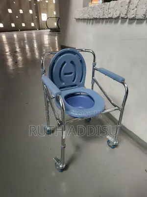 Photo - Commode Wheelchair管道toilet Wheelchair麻醉wheelchair Commode Wheelchair