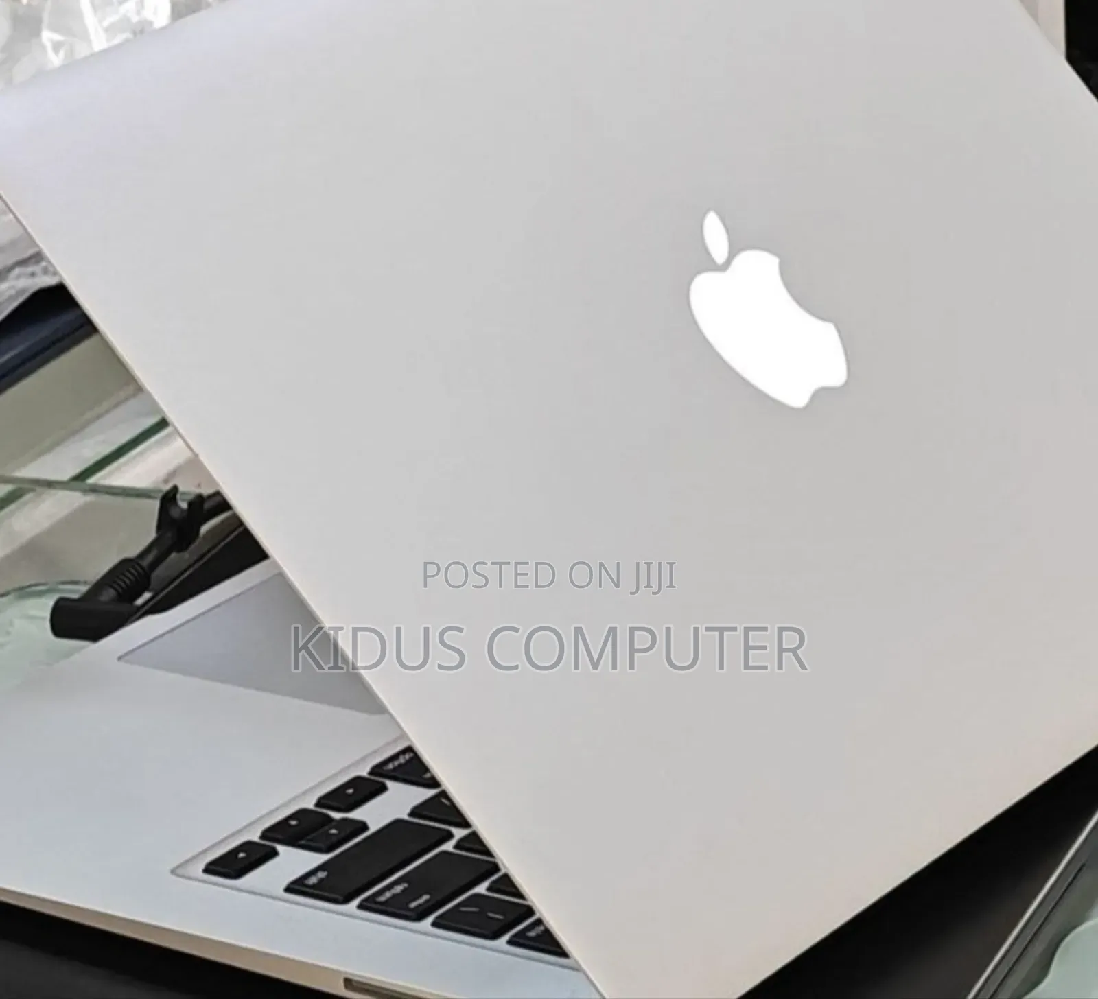 New Laptop Apple MacBook Pro 2019 8GB Intel Core I7 SSD 512GB