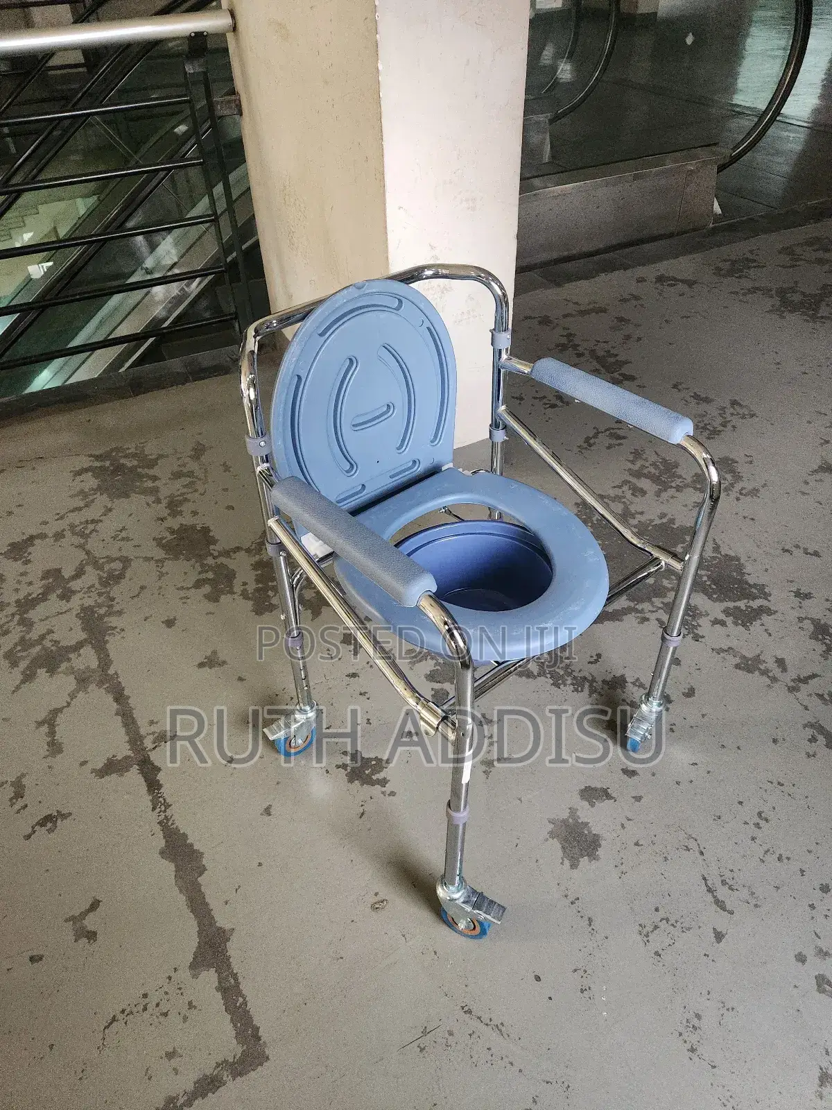 Commode Wheelchair較少wheelchair傳媒brand New Toilet Wheelchair Medical