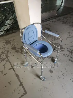 Photo - Toilet Wheelchair Brand New Foldable朱諾commode Wheelchair煞氣wheelchair