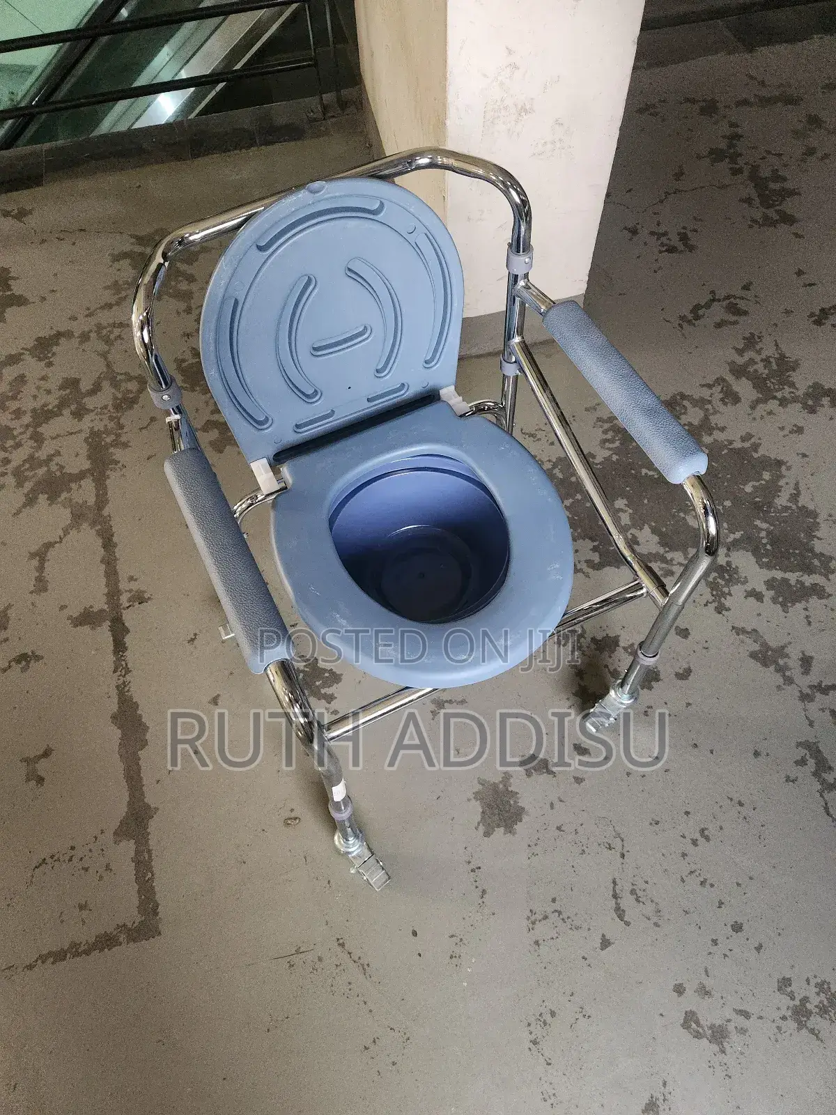 Commode Foldable Toilet Chair痛哭commode Wheelchair較大commode Medical