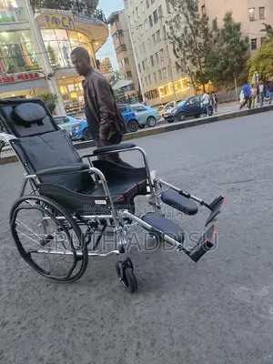 Recliner Wheelchair者或brand New Toilet Wheelchair奔跑all in Onew Medical